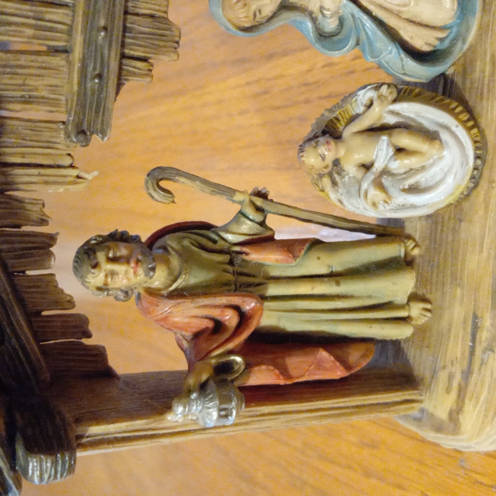 Beautiful miniature Nativity scene rubber like material. 4" - Picture 4 of 5